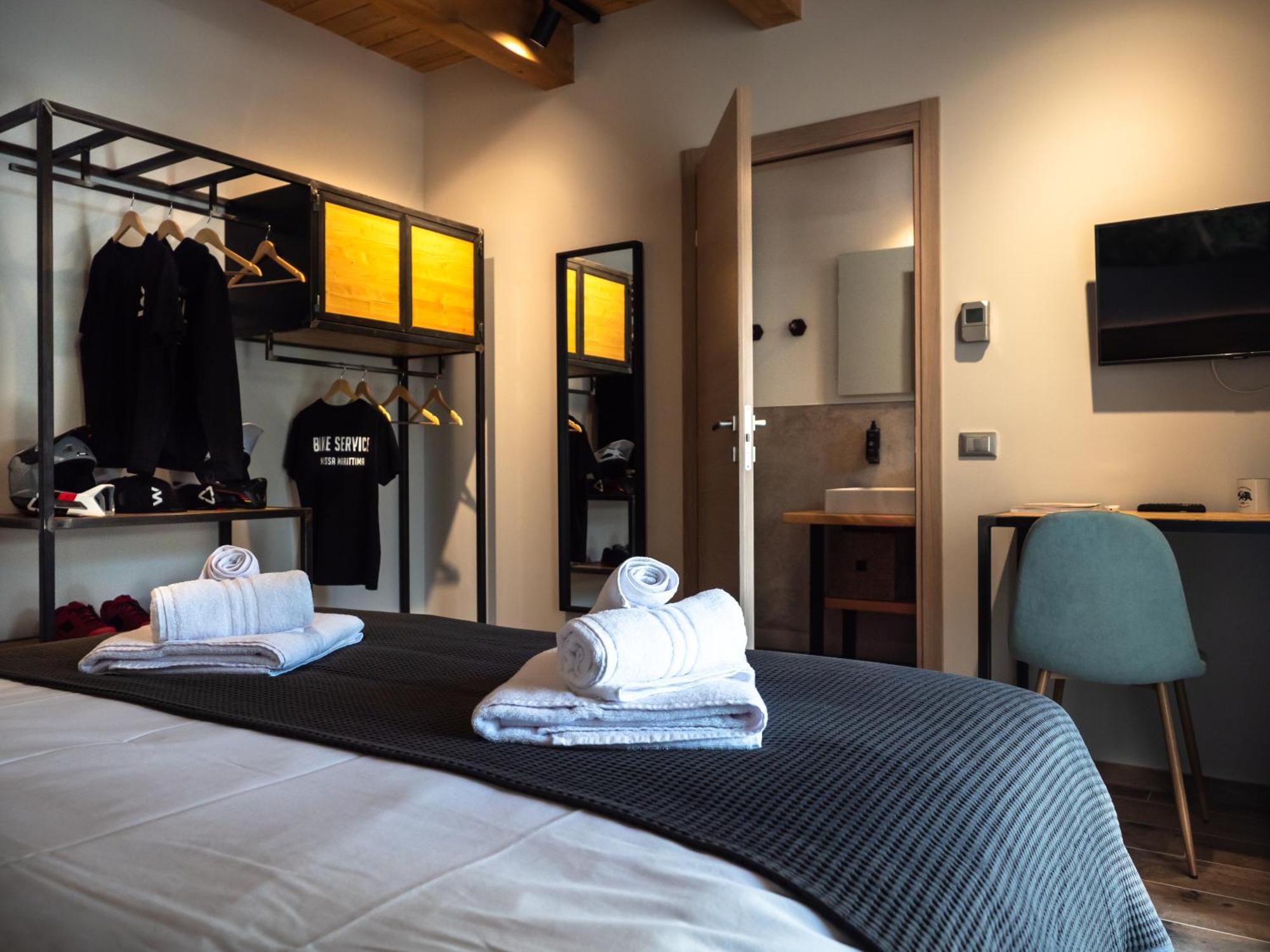 Sleep 'N' Ride Massa Marittima Hotel Kültér fotó