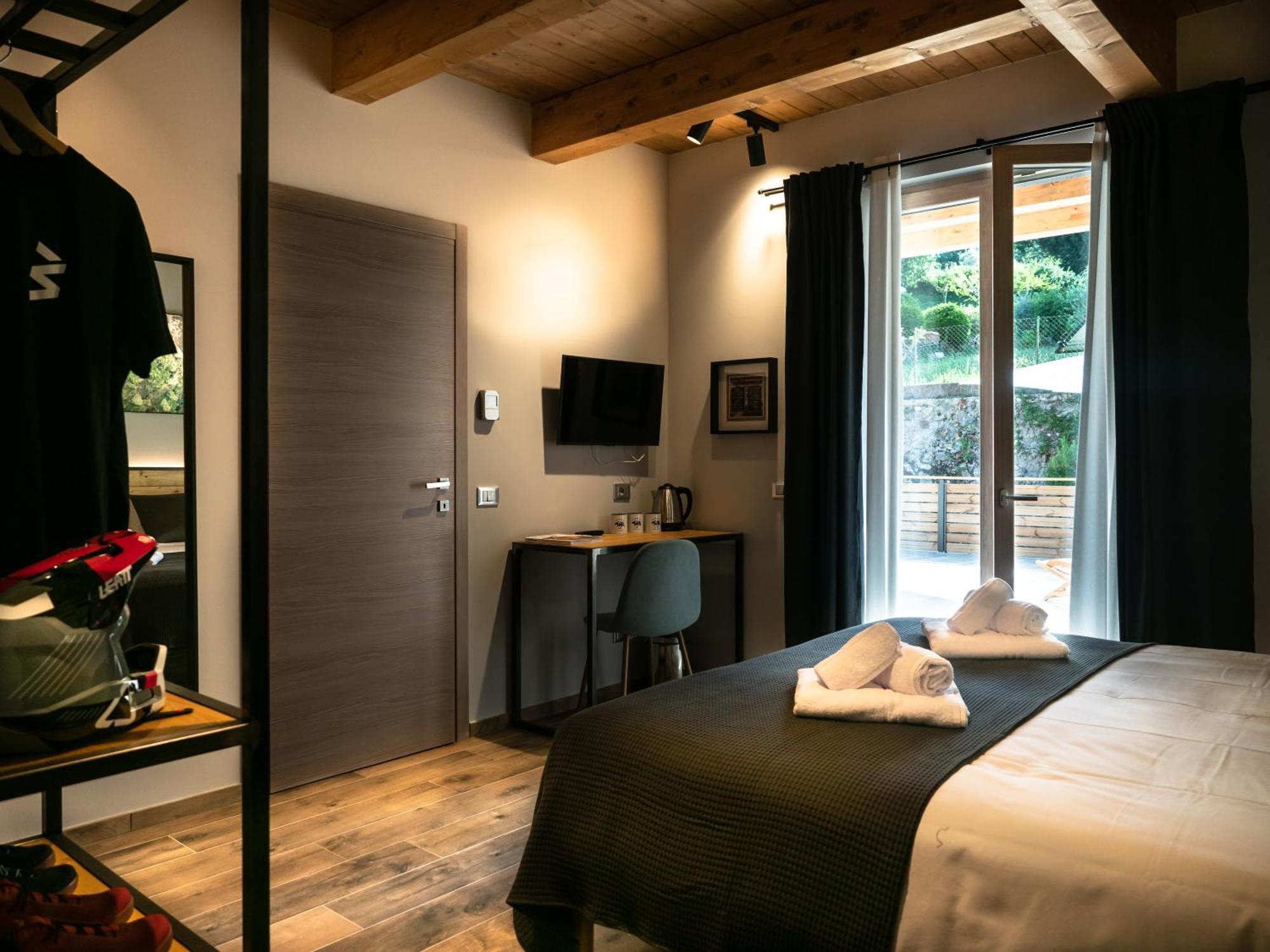 Sleep 'N' Ride Massa Marittima Hotel Kültér fotó